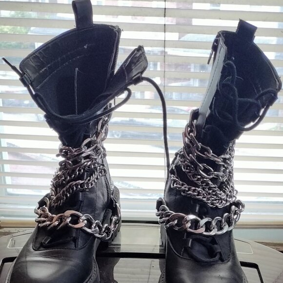 Zara Shoes - Black leather boots